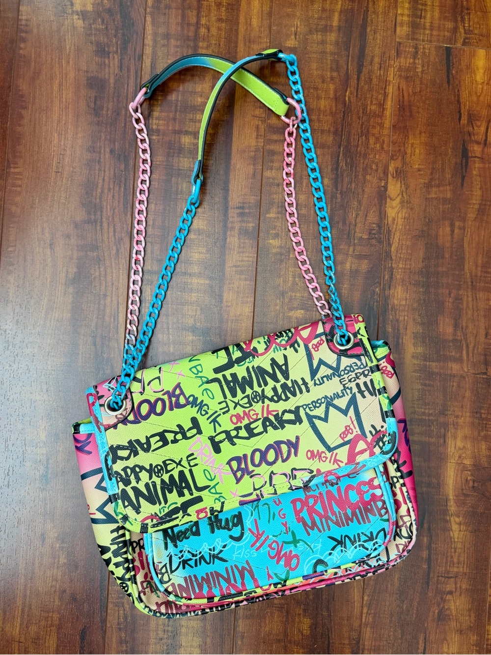 Graffiti Print Multicolor Chain Strap Crossbody Bag